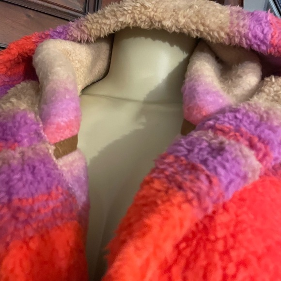 Vests - Picture 2 of 5